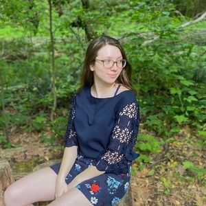 Meet your Posher, Emi